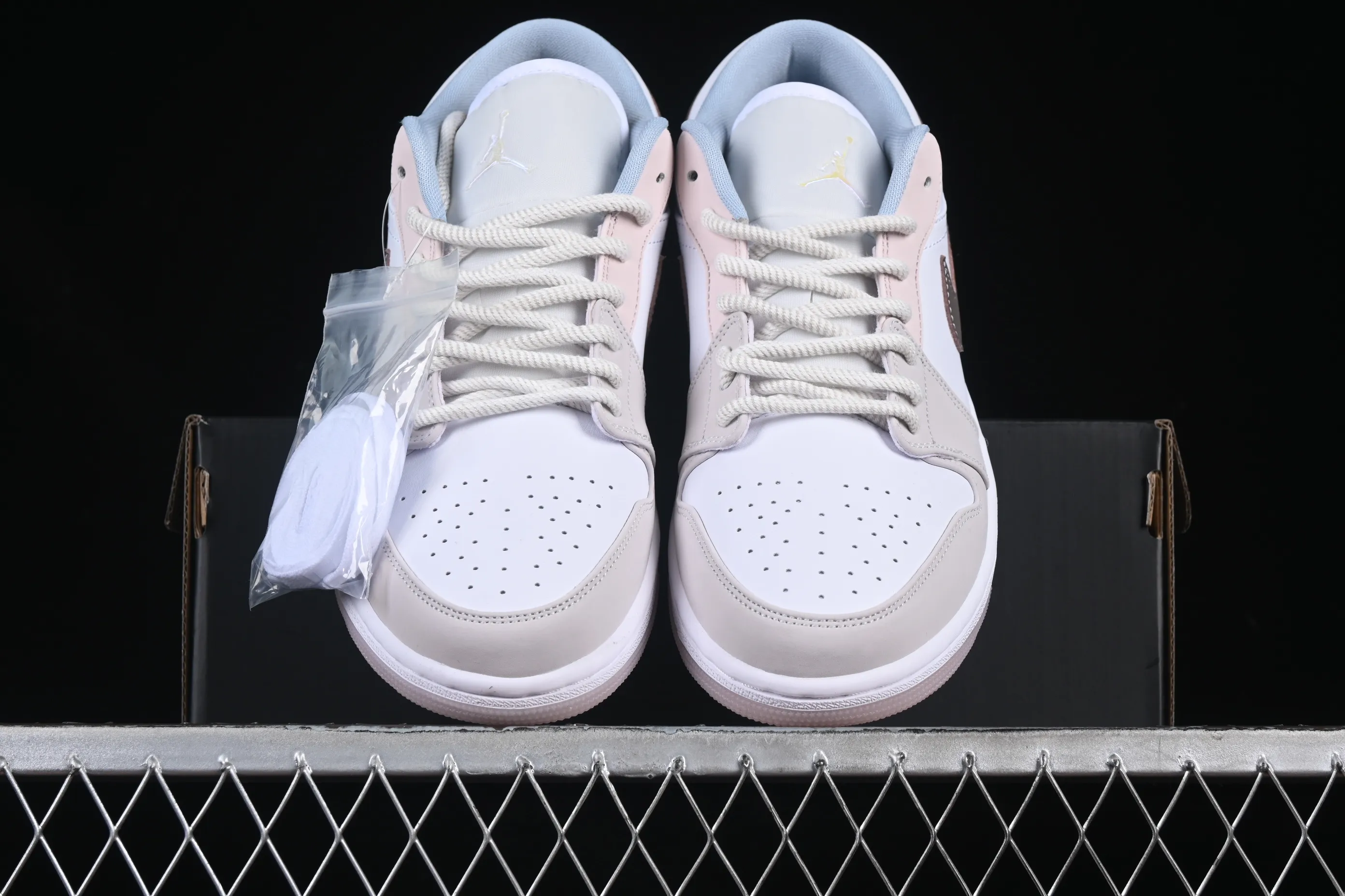 All categories Air Jordan Jordan series basketball shoes Air Jordan 1 Low Air Jordan 1 Low AJ1 Joe 1 carved powder low-top cultural casual sneakers IB8859-101